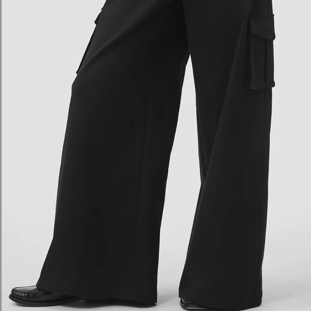 ALO Yoga Black Cargo Pants - Picture 5 of 6